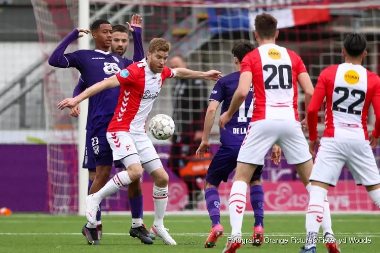 De Leeuw velt Heracles met hattrick en zorgt voor nieuwe boost FC Emmen