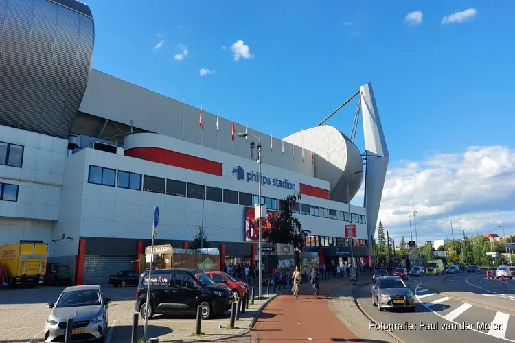 PSV zonder problemen langs tien man van Heracles