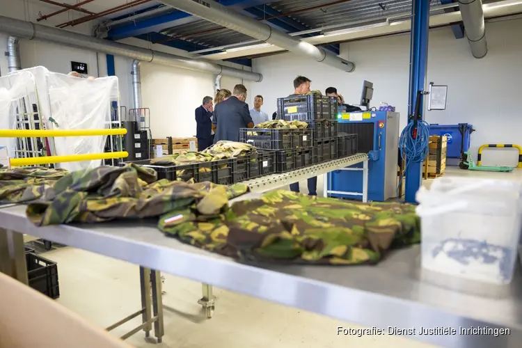 Gedetineerden maken Defensie-uniformen gereed voor Oekraïne